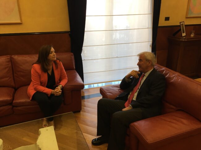 La presidenta de la Federación y el delegado del Gobierno en Aragón