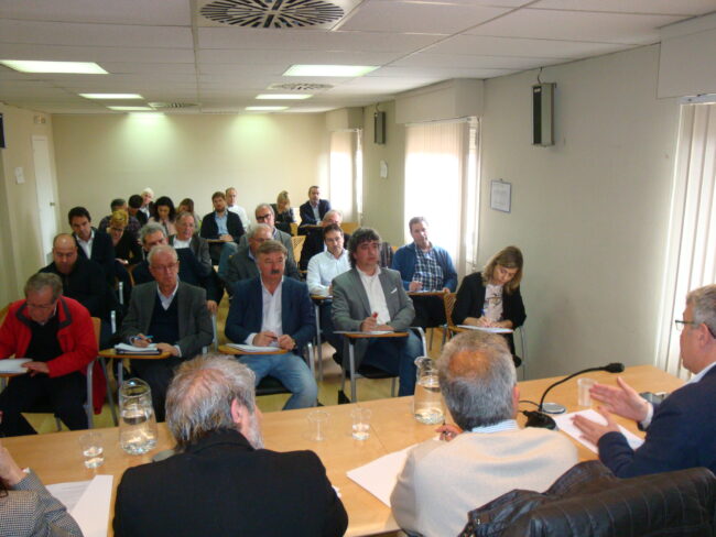 La Comisión de Comarcas, reunida en la sede de la FAMCP.