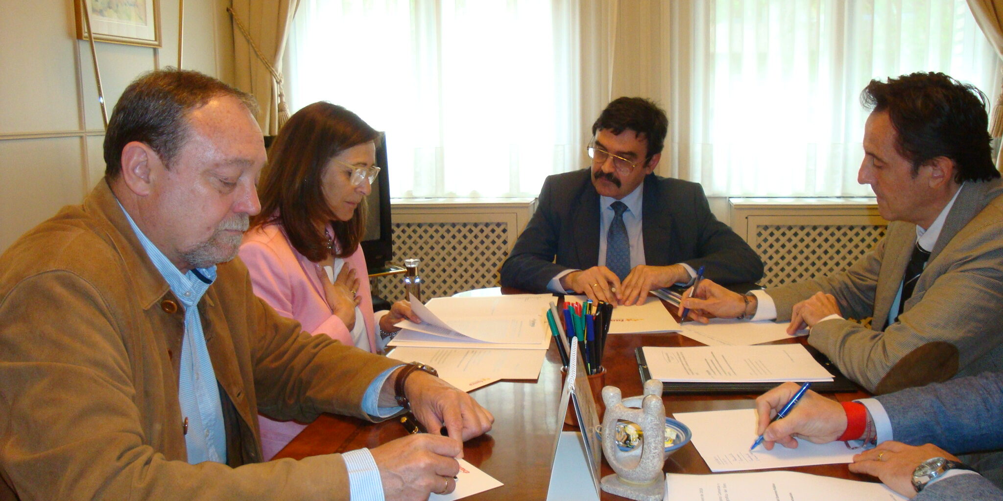 La presidente de la FAMCP con el presidente de la CHE