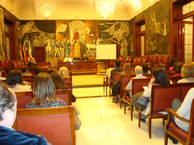 Desde la izquierda, Nicolás, Llanas y Embid en la apertura del Seminario.