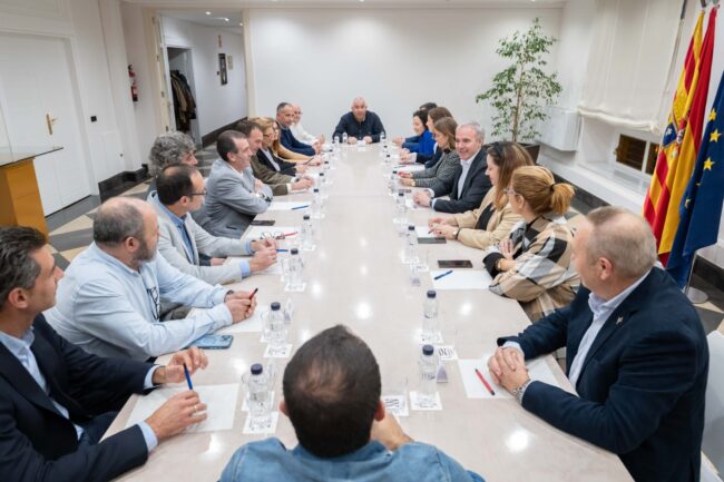 La Comisión Ejecutiva de la FAMCP en su reunión con el presidente Azcón