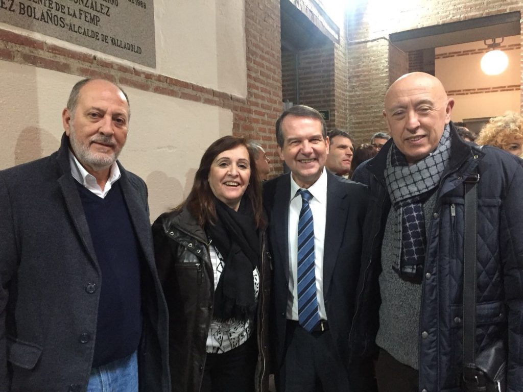 José Ramón Ibáñez, alcalde de Calanda; Carmen Sánchez, presidenta de la FAMCP; Abel Caballero, presidente de la FEMP; y José María Becerril, alcalde de Alagón.