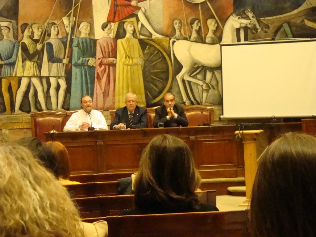 Desde la izquierda, Nicolás, Llanas y Embid en la apertura del Seminario.
