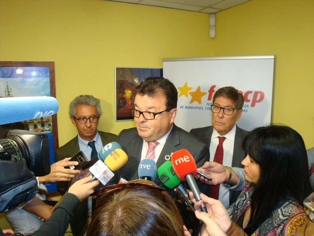 Luis Zubieta, Arturo Aliaga y Antonio Calvo, han atendido a los medios de comunicación.