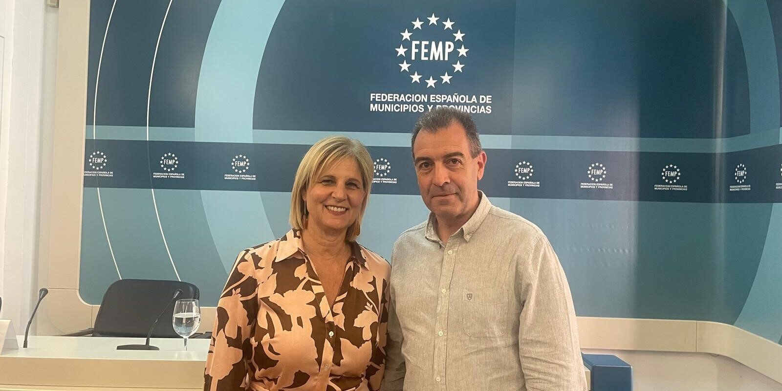 La presidenta de la FEMP con el presidente de la FAMCP. La presidenta de la FEMP con el presidente de la FAMCP.