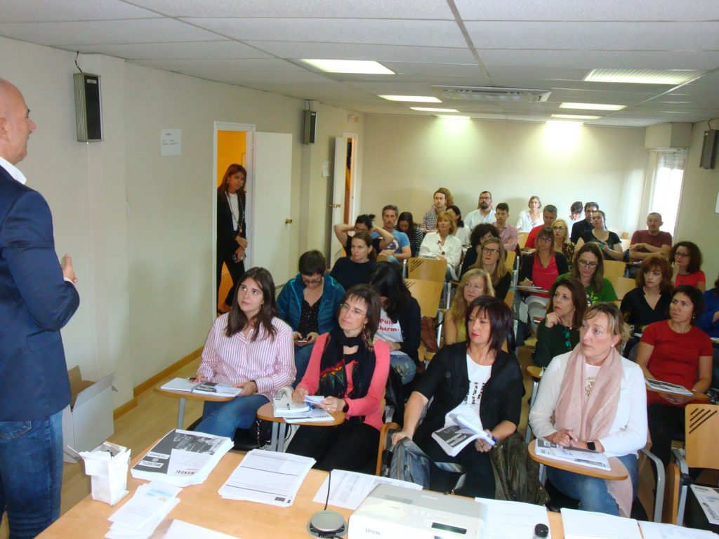 El seminario se imparte en la sede de la Federación de Municipios.