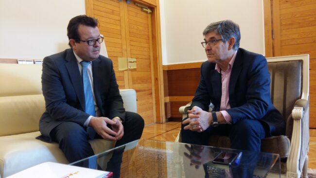 El presidente de la FAMCP, Luis Zubieta, con el consejero Guillén