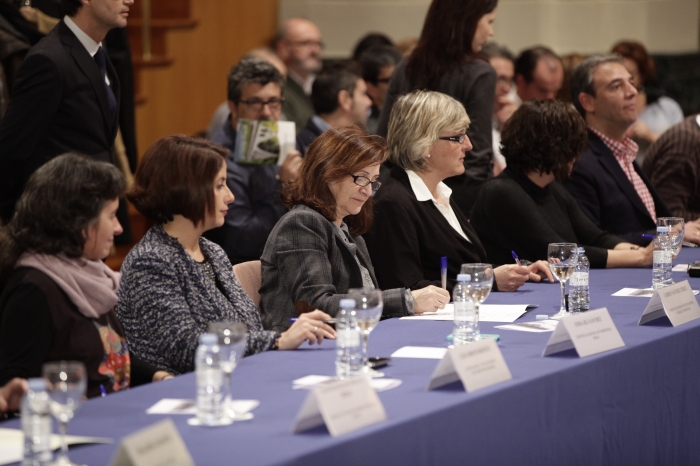 Desde la izquierda, L. Broto, vicealcaldesa de Zaragoza, E. Buj, teniente de alcalde Teruel, C. Sánchez, presidenta de la FAMCP, M. Castán, presidenta de la Jacetania, L. Arruebo, presidenta del Alto Gállego, y M. Dalmau, presidente de la M. Central.