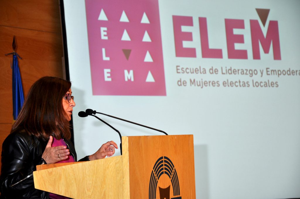 Carmen Sánchez, presidenta de la FAMCP, en la bienvenida a la presentación de ELEM.