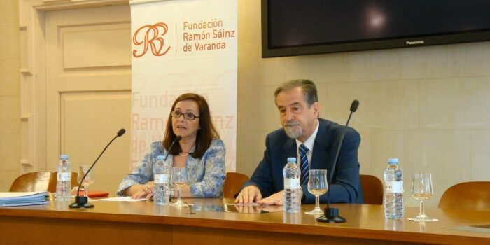 Carmen Sanchez – Antonio Embid Carmen Sánchez y Antonio Embid, en la clausura del Seminario de Derecho Local.