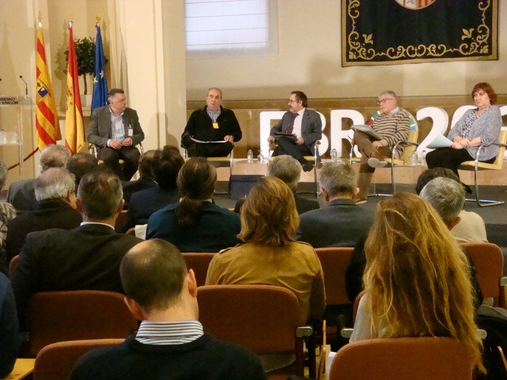 Varios miembros de la Ponencia la han comentado en una mesa redonda.