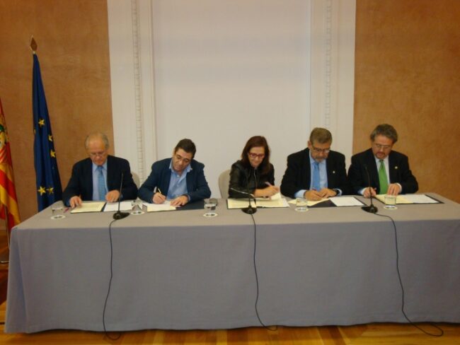 El convenio se ha firmado en la sala Ricardo Magdalena de la Diputación de Zaragoza El convenio se ha firmado en la sala Ricardo Magdalena de la Diputación de Zaragoza