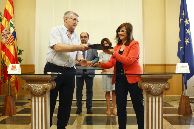 Foto firma Convenio con IASS