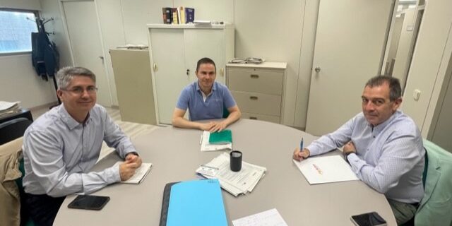 Albasini, Ferrández y el presidente de la FAMCP, Carmelo Pérez. Albasini, Ferrández y el presidente de la FAMCP, Carmelo Pérez.