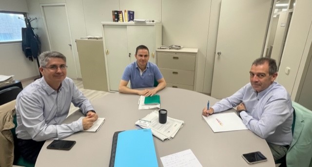 Albasini, Ferrández y el presidente de la FAMCP, Carmelo Pérez.