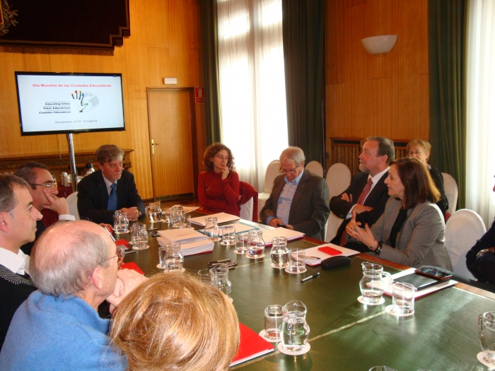 La Comisión de Municipios de mas de 8000 habitantes se reúne en el Ayuntamiento de Zaragoza