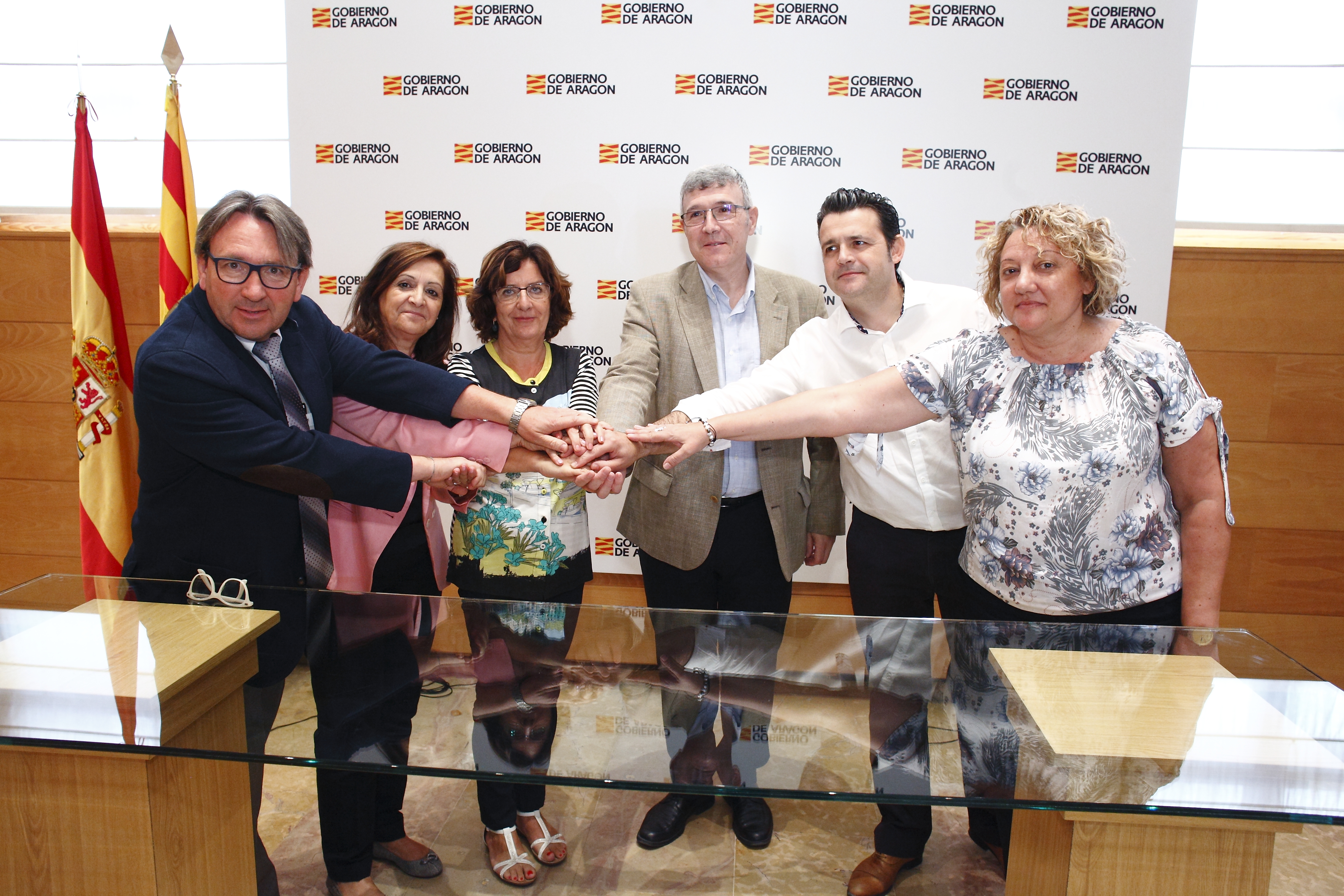 El Gobierno de Aragón ha firmado el convenio con la FAMCP y las asociaciones de residencias.