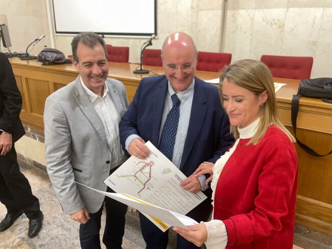 Carmelo Pérez, Miguel Ángel Anía y Yolanda Sevilla en la presentación.