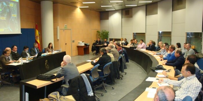 La reunión sobre las afecciones del Ebro se celebró en la sala de juntas de la CHE.