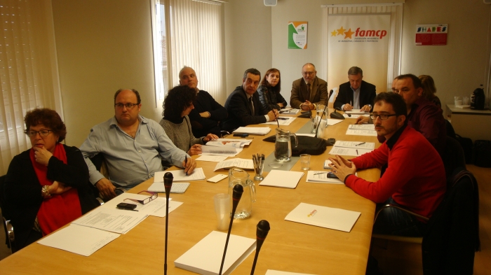 Entre Sánchez y Gracia, el catedrático de Prehistoria y director del proyecto Serranía Celtibérica, Francisco Burillo, participa en la Comisión.